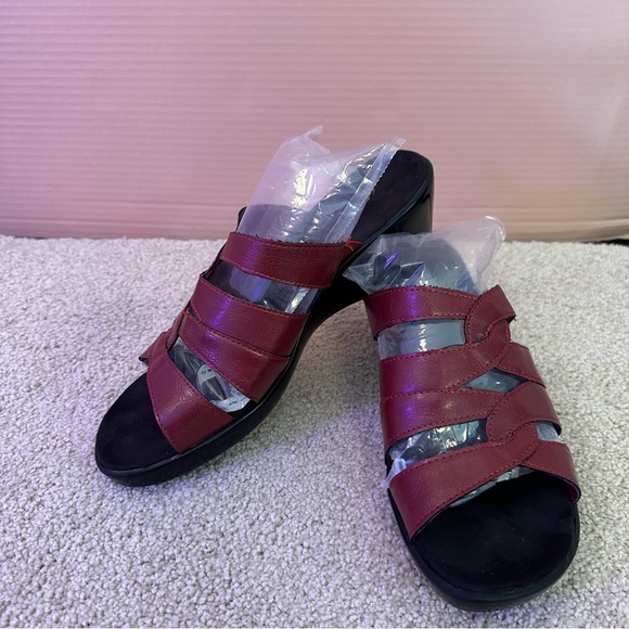 Women's Red Wedge Sandals - Picture 5 of 6